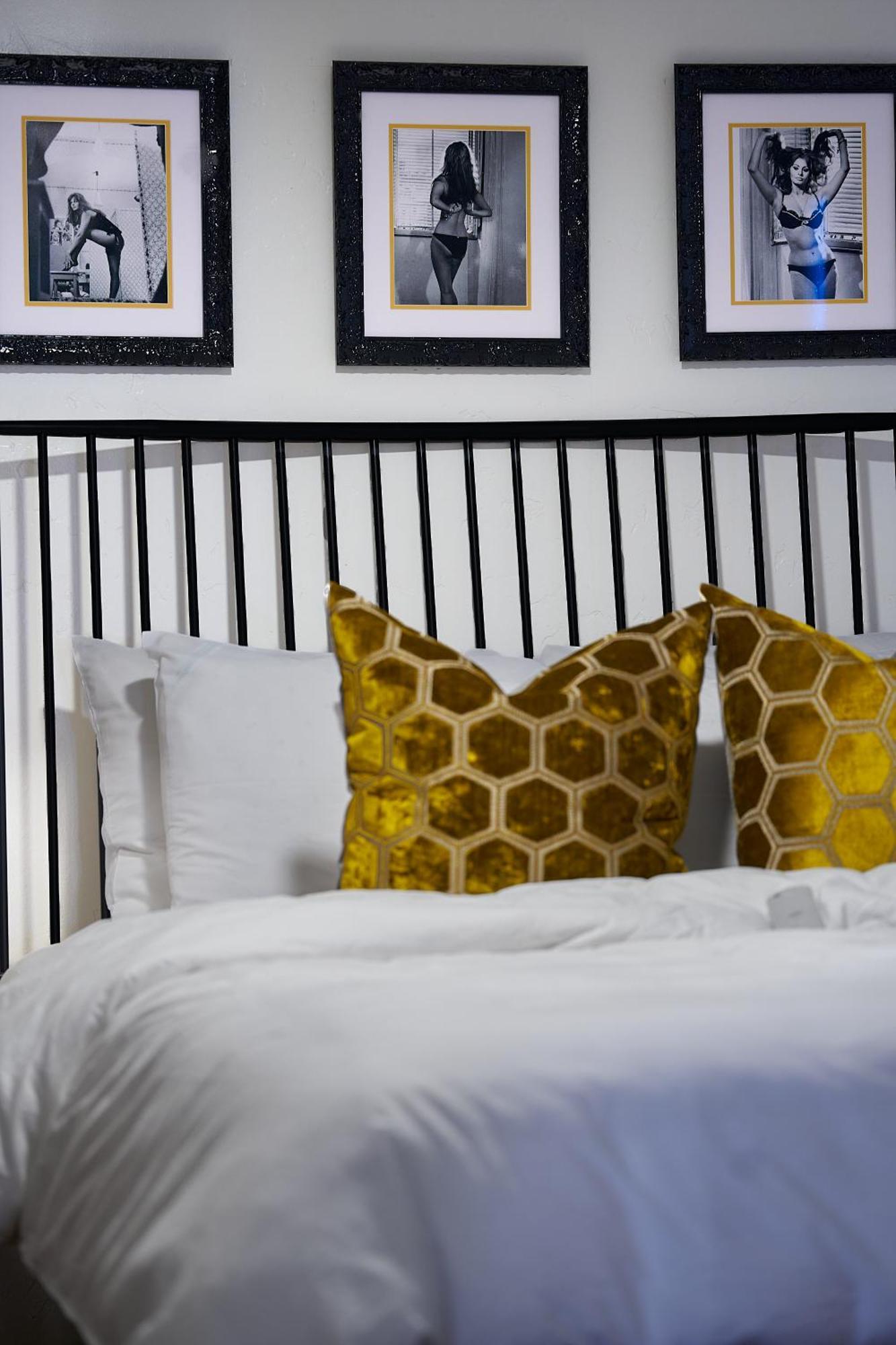 Saint Boniface Hotel Indio Phòng bức ảnh