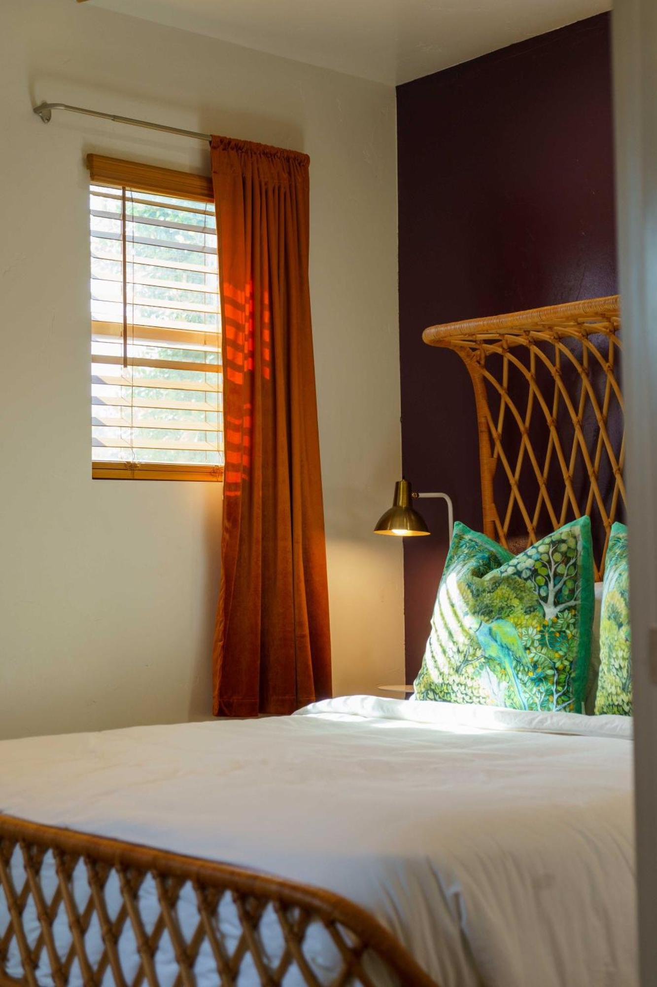 Saint Boniface Hotel Indio Phòng bức ảnh